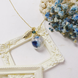 花之穹頂 玻璃花球綴施華洛世奇水晶項鍊   藍色系 第1張的照片