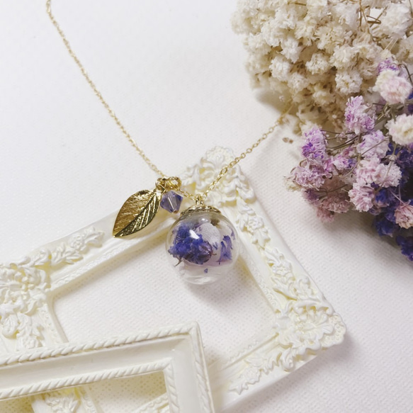 花之穹頂 玻璃花球綴施華洛世奇水晶項鍊   藍色系 第3張的照片
