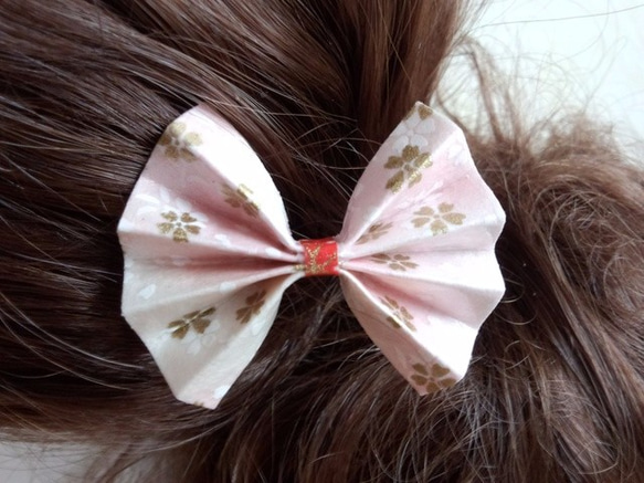 友禅和紙使用　おりがみかんざし髪飾り　薄桜のリボン　 1枚目の画像