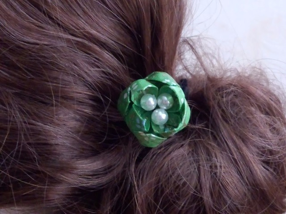 手染友禅和紙使用　おりがみかんざし髪飾り　緑のハス 1枚目の画像