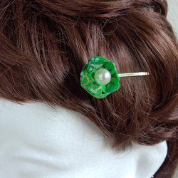 手染友禅和紙使用　おりがみヘアピン　緑のハス 1枚目の画像