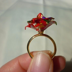 手染め友禅和紙使用　おりがみリング　指輪　赤いバラ 3枚目の画像