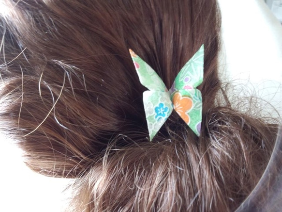 友禅和紙　おりがみかんざし　髪飾り　薄緑の蝶 3枚目の画像