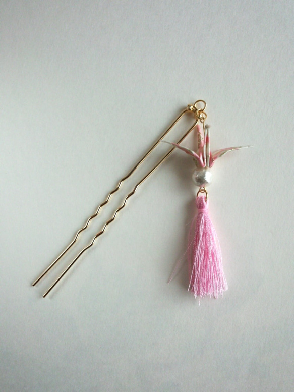 コットンパールとタッセルの　折り鶴かんざし/髪飾り　 4枚目の画像