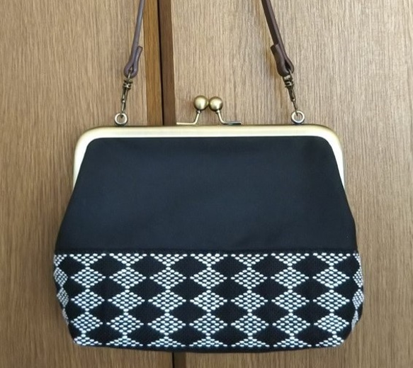 北欧風こぎん刺しがま口ミニバッグ　本革持ち手付き　黒 送料無料】北欧風こぎん刺しがま口ミニバッグ 本革持ち手付き