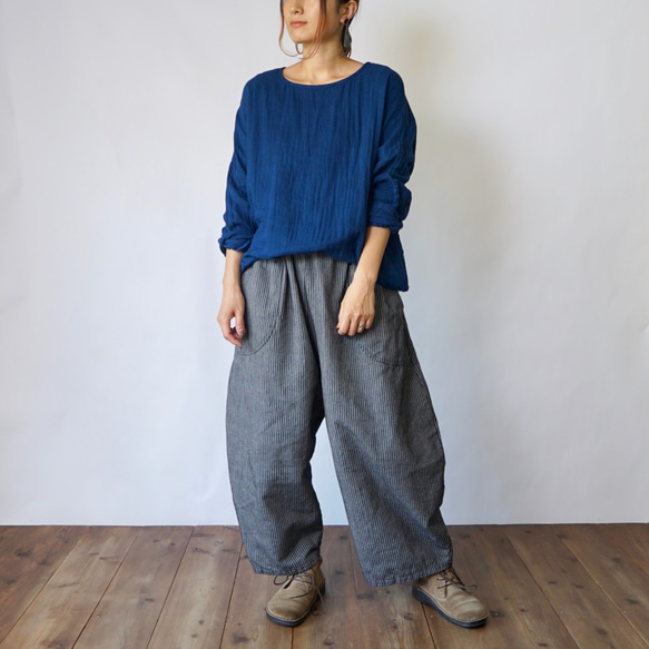 【福袋】寬鬆紗布T卹/靛藍色+搖擺條紋氣球褲/灰色 第1張的照片
