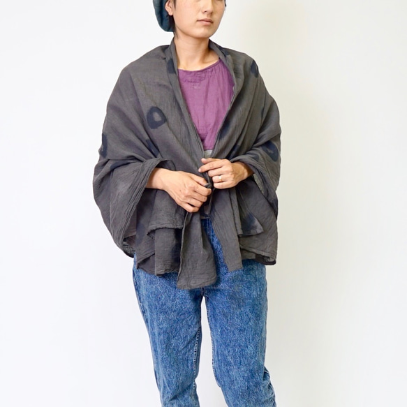 薄型大幅面披肩/灰色dekanoko /三川紡織 第2張的照片