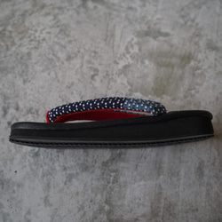手工編織的涼鞋（女用）/天然竹皮革山形涼鞋/靛藍sashiko編織皮條 第6張的照片