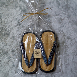 手工編織的涼鞋（女用）/天然竹皮革山形涼鞋/靛藍sashiko編織皮條 第7張的照片