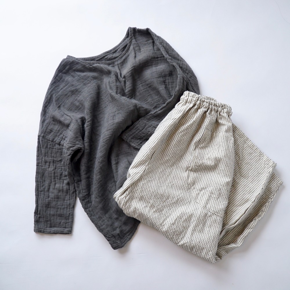 福袋』寬鬆紗羅T/灰+連體Sashiko氣球褲/象牙色褲裙・寬褲UZUiRO 的作品