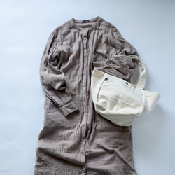 【福袋】無領紗質襯衫裙/粉米色+日常手提袋/米白色 第1張的照片