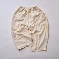 《夏日福袋》刺繡荷葉袖T卹/粉米色+氣球褲 8/4長/米白色 第8張的照片