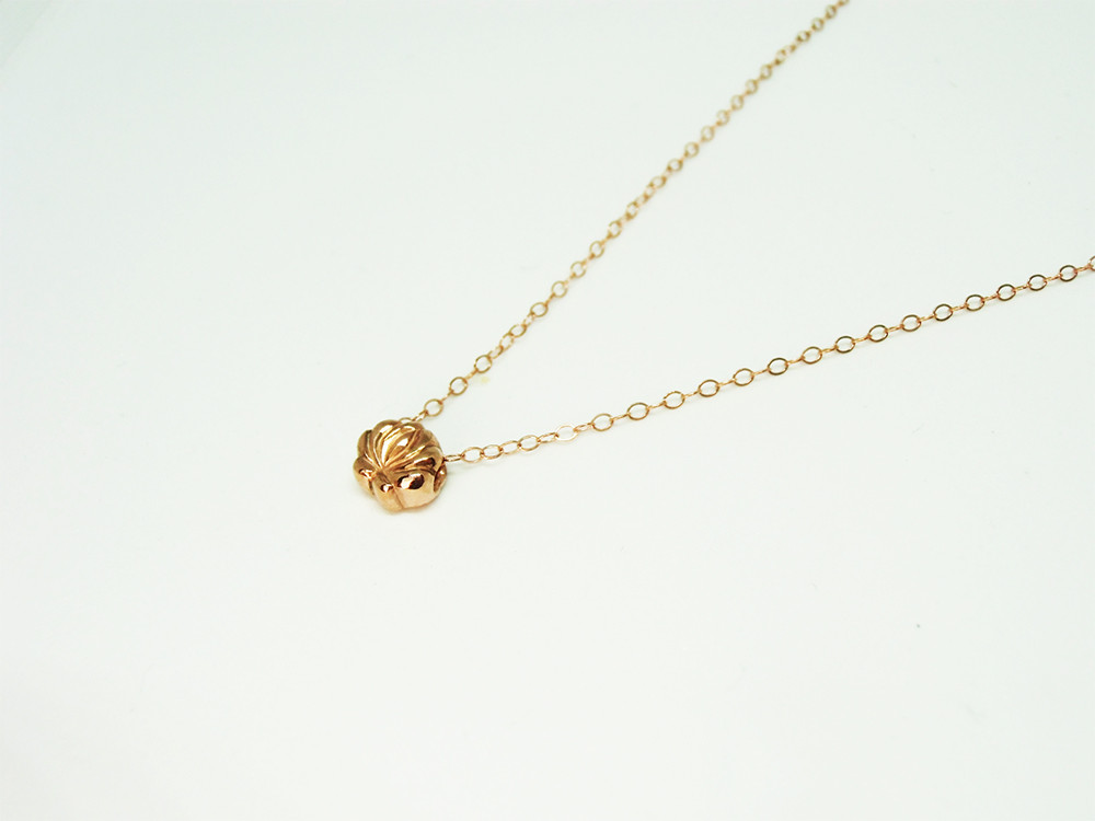【送料無料】ハンガリーの刺繍モチーフネックレスPG plated