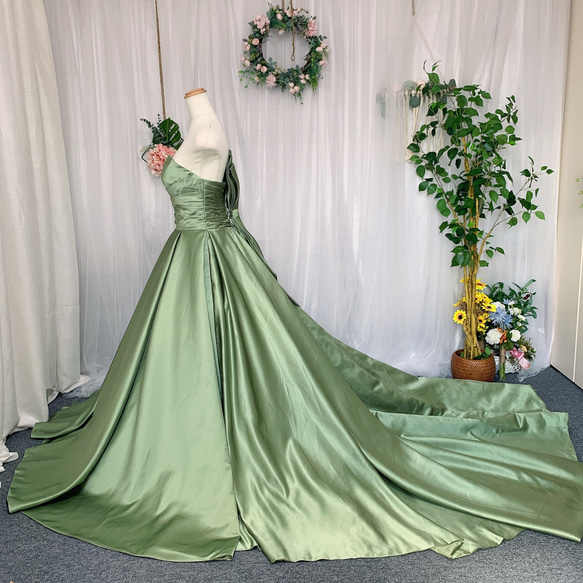 グリーンカラードレス、サテンカラードレス、ウェディングドレス、リボン、オーダーメイドドレス、ハンドメイド　ウェディング 3枚目の画像