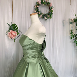 グリーンカラードレス、サテンカラードレス、ウェディングドレス、リボン、オーダーメイドドレス、ハンドメイド　ウェディング 4枚目の画像