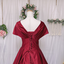 サテン　カラードレス　ウェディングドレス　Vネック　編み上げ　ワインレッド　半袖　 6枚目の画像