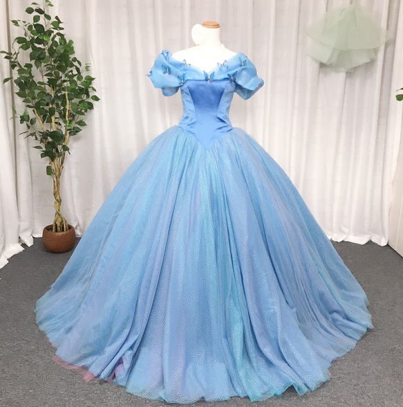シンデレラのウェディングドレス、キラキラ、ハンドメイド シンデレラのウェディングドレス、キラキラ、ハンドメイド