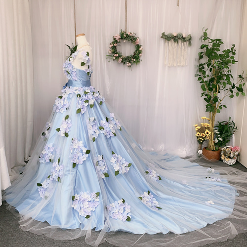 お花びら、薄いブルー、サッシュリボン付き、サテン、カラー お花びら、薄いブルー、サッシュリボン付き、サテン、カラー