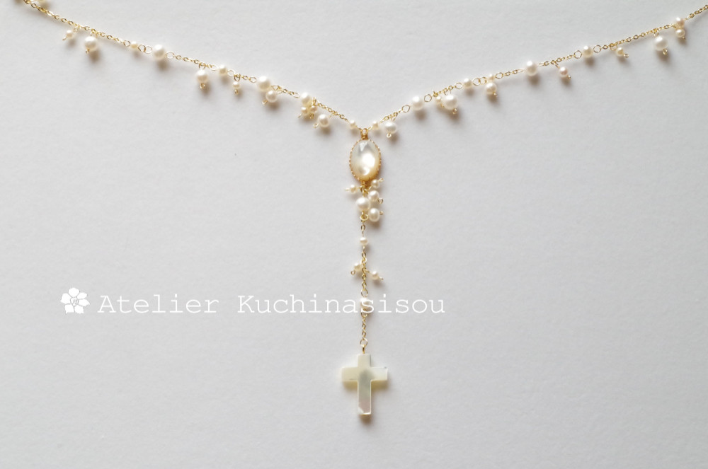 【受注製作】淡水パールとシェルのY字形ホワイト・ネックレス（ゴールド）