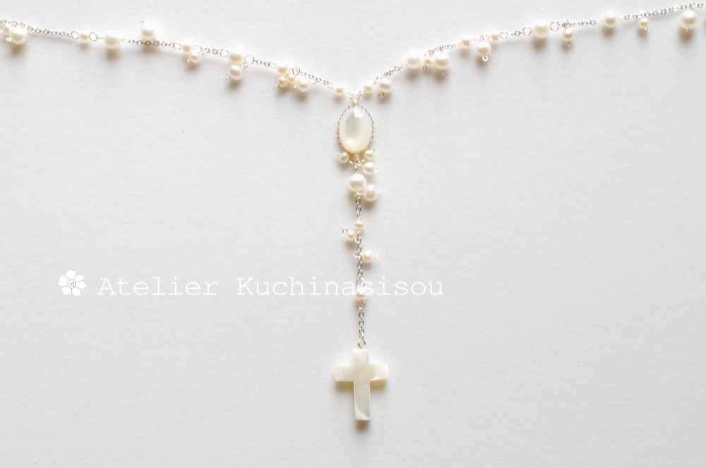 【受注製作】淡水パールとシェルのY字形ホワイト・ネックレス（シルバー）