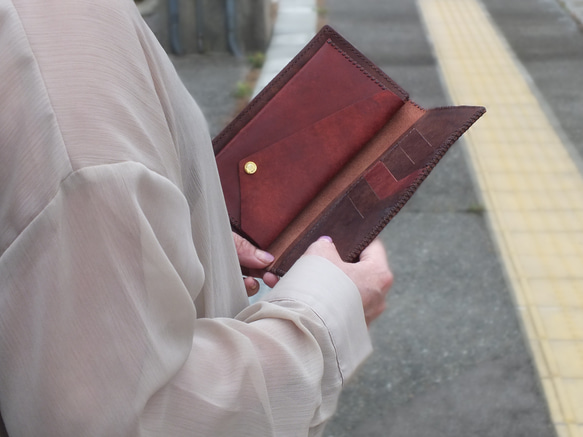 春の訪れ気分も新しく。長財布 (コインあり) [レッド] / Long Wallet II [RED]  　イタレザー 2枚目の画像