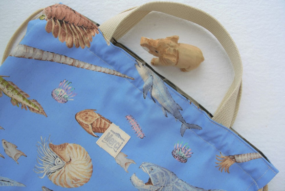 ４０×３５大きめナップサック型体操服入れ　かっこいい　古代魚　シーラカンス　アンモナイト　三葉虫　入園☆入学 2枚目の画像