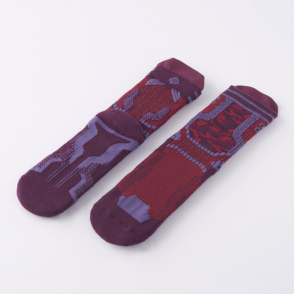 蠶紫 VETAR／Crushed Silk 刻印結構襪 第3張的照片