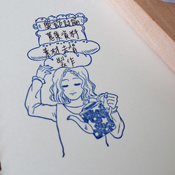 メモのための特別なゴム印を持つパンの女の子 10枚目の画像