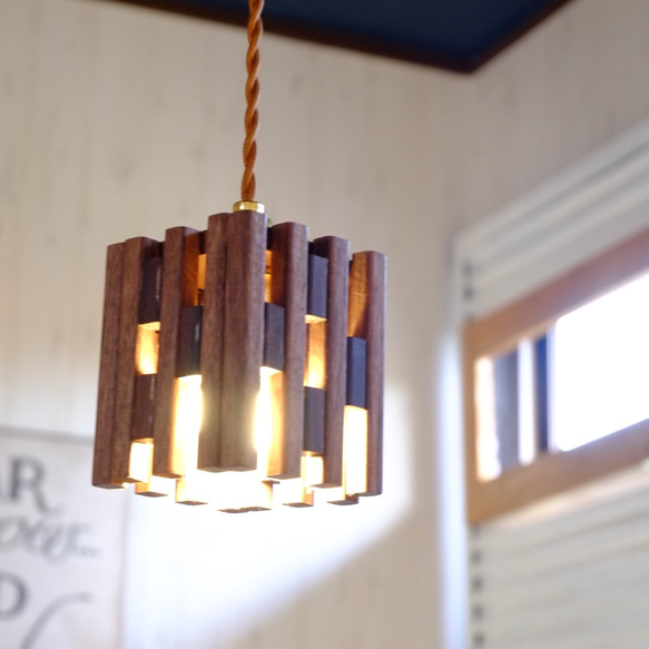 天然木のwood lamp エボニー×ウォルナット ペンダントライト 2枚目の画像