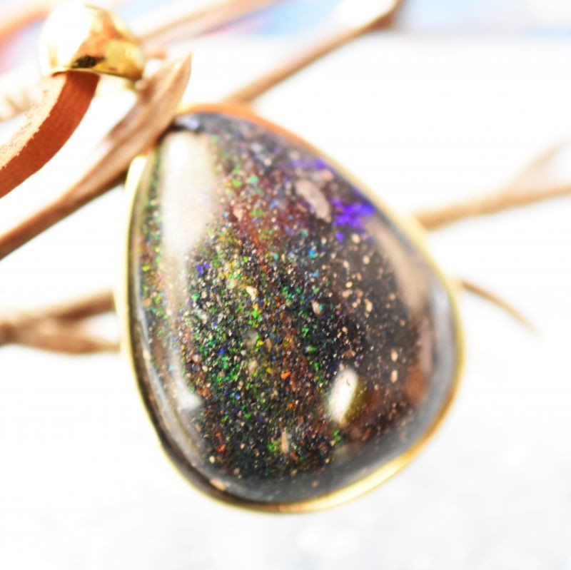 半額SALE【1点もの・B】まるで銀河！　超大粒　マトリックスブラックオパール　ペンダント　鹿革コードブラウン約80cm