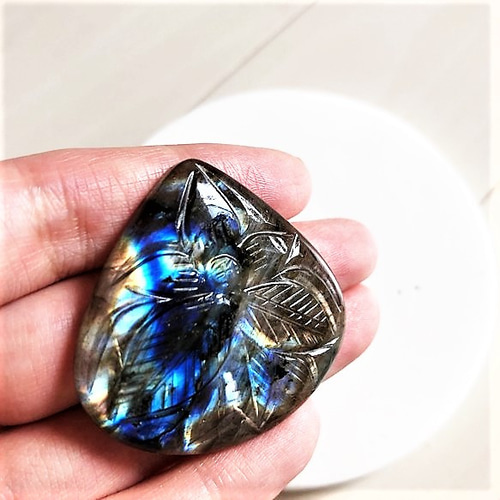 1点もの・ D】引き寄せお守り！ 彫刻入り 大粒 ラブラドライト ルース  