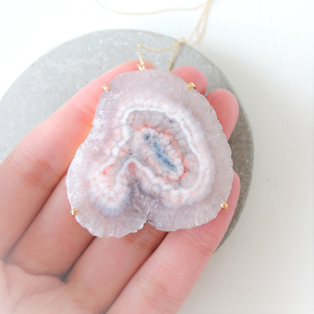 【１点もの・超大粒変形B】桜風　ピンク　ソーラークォーツ　約70cm　14kgfストリングスネックレス