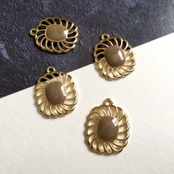 【4個】透かしメタルチャーム＊ゴールド×モカ 1枚目の画像