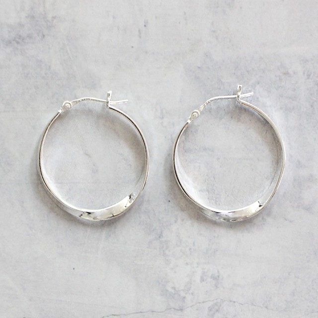 SV925製フープピアス ツイスト  1ペア 0020271SVE　北欧産業㈱