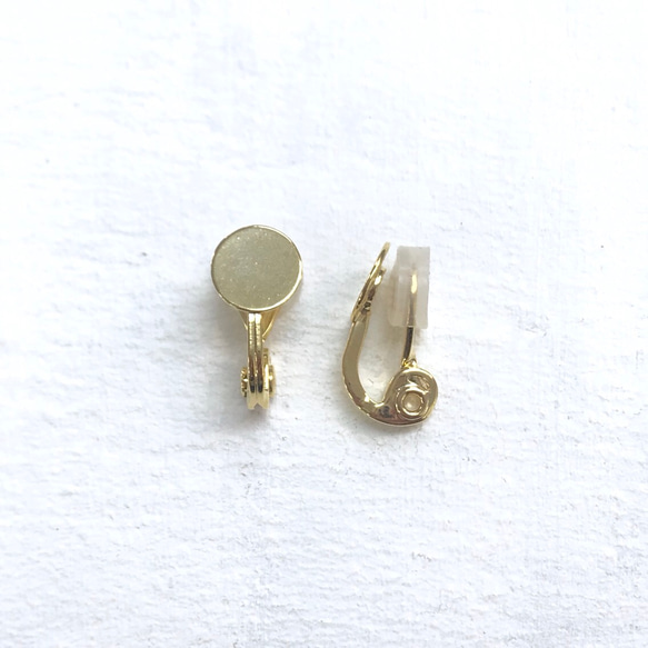 クリップ式イヤリング金具（貼り付け用） シリコン付   ゴールドカラー ニッケルフリー 1ペア GPP-1241◎ 1枚目の画像