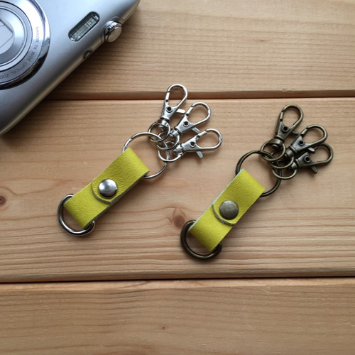 手のひらサイズキーホルダー（牛革製・厚さ2.5mm・黄緑色 