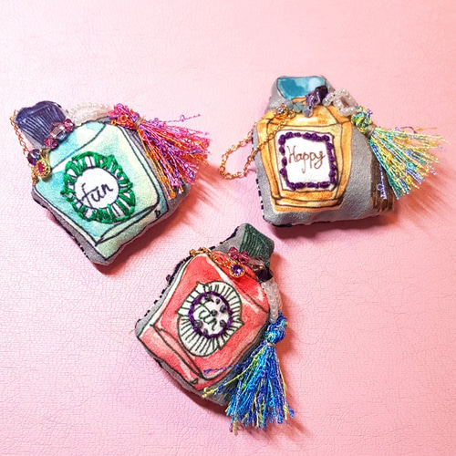 限定手作りスタイルブローチ]香水シリーズ-楽しい赤いボトル/ユニーク