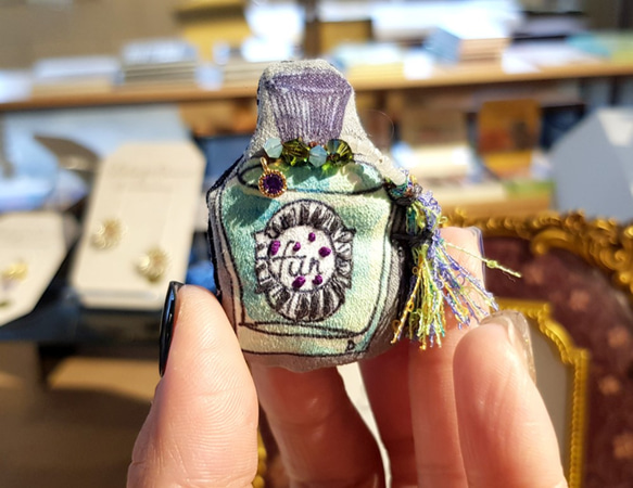 [限定手作りスタイルブローチ]香水シリーズ-楽しいグリーンボトル/ユニークな絶妙なガジェット、装飾的な女性の必需品 5枚目の画像