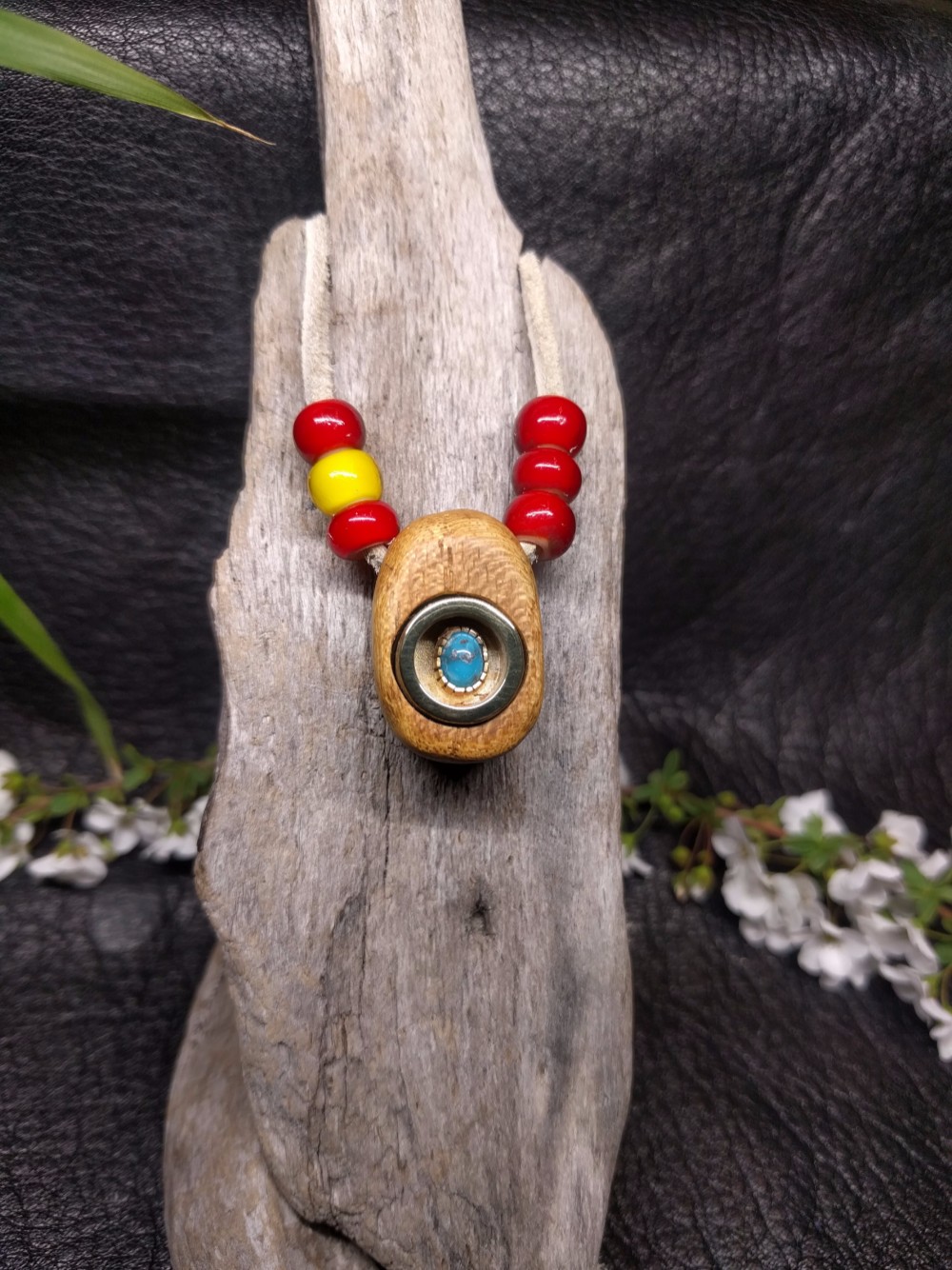 天然木とターコイズのペンダント　「雫」