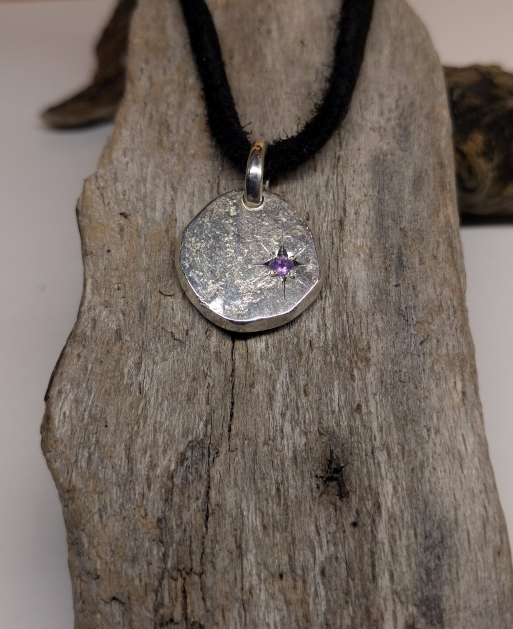 シルバーメタル叩きペンダント　「月面」