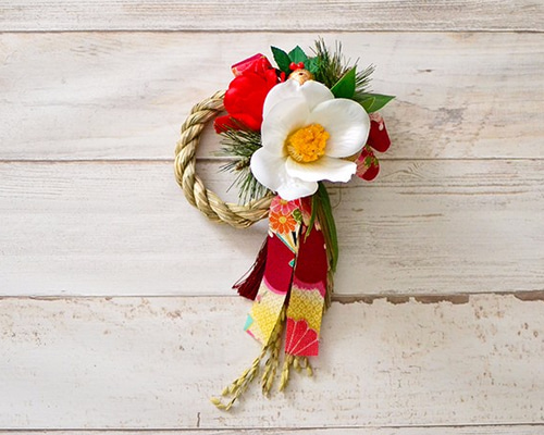 12月30日正午まで年内発送※】お正月飾り【小】『しめ縄』【椿／紅白