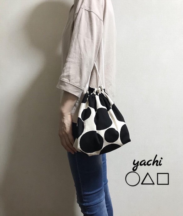 aeae ドット柄 黒巾着バッグ m84009610077_1.jpg?1744373550