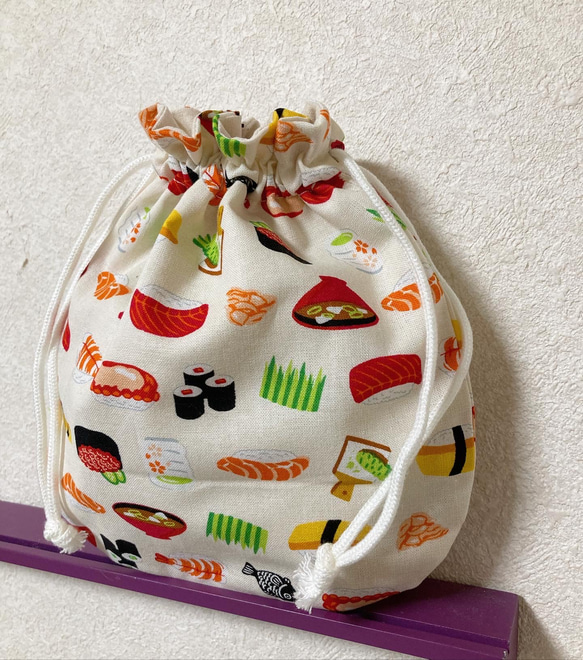 美味しそう❤️お寿司のまんまる巾着袋　ポーチ　メイクポーチ 3枚目の画像