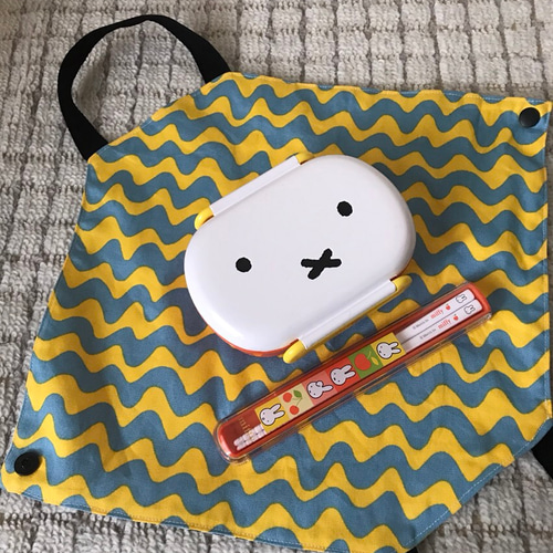 とっても便利‼️ランチョンマットにもなるお弁当入れ 弁当袋・風呂敷