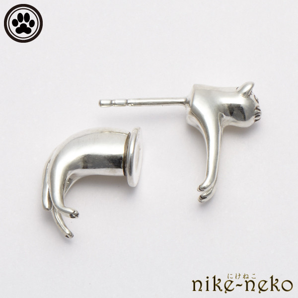 障子に突っ込んで出られなくなった猫のピアス/シルバー925 、銀、一匹分