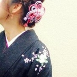 うめ結びの髪飾り　桜色２色＆銀　結婚式、卒業式の袴、振袖、和装に 3枚目の画像