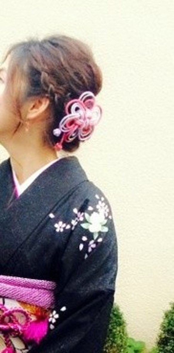 うめ結びの髪飾り　桜色２色＆銀　結婚式、卒業式の袴、振袖、和装に 3枚目の画像