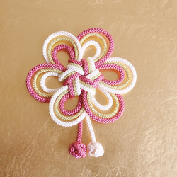 組紐 ローズピンク＆白＆金のうめ結びの髪飾り 卒業式 結婚式に