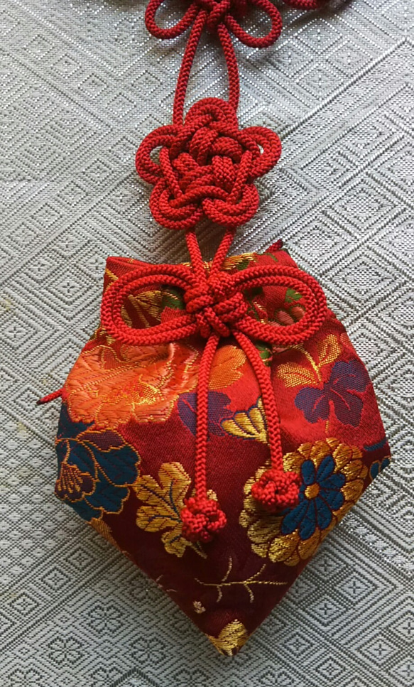 かりろく（掛け香）蝶 赤（wall-hanging incense bag)　 4枚目の画像