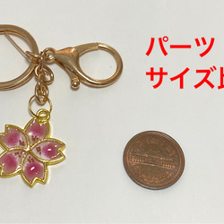 ハンドメイド　UVレジン　桜　春のキーホルダー 2枚目の画像